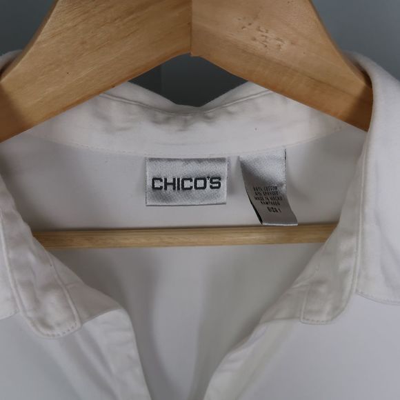 CHICOS White Button Up Jewel Buttons Sz M - Picture 3 of 5